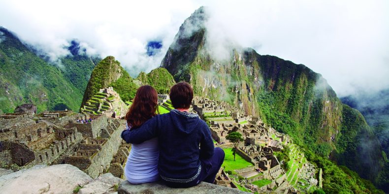 pareja frente a Machu Picchu - 15 días en Perú