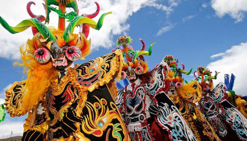 trajes coloridos en la Fiesta de La Candelaria en Puno