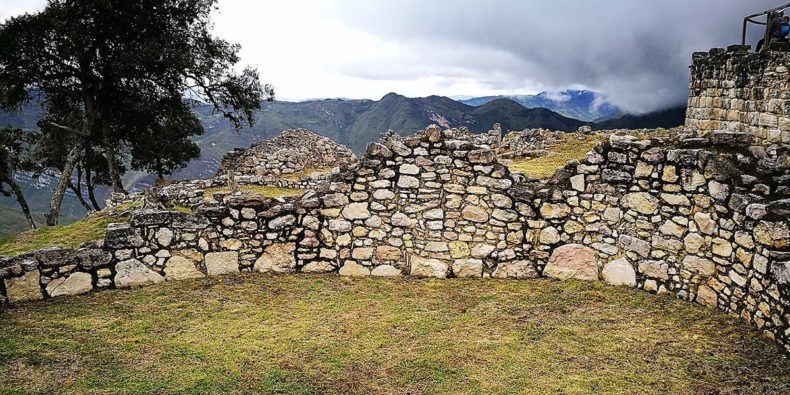 vista de la fortaleza de Kuélap en Perú - kuélap cómo llegar