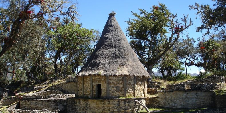 vista de la fortaleza de Kuélap en Perú - kuélap cómo llegar