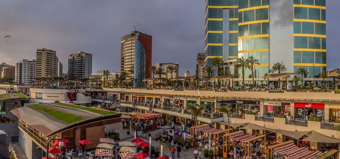 centro comercial larcomar en miraflores lima