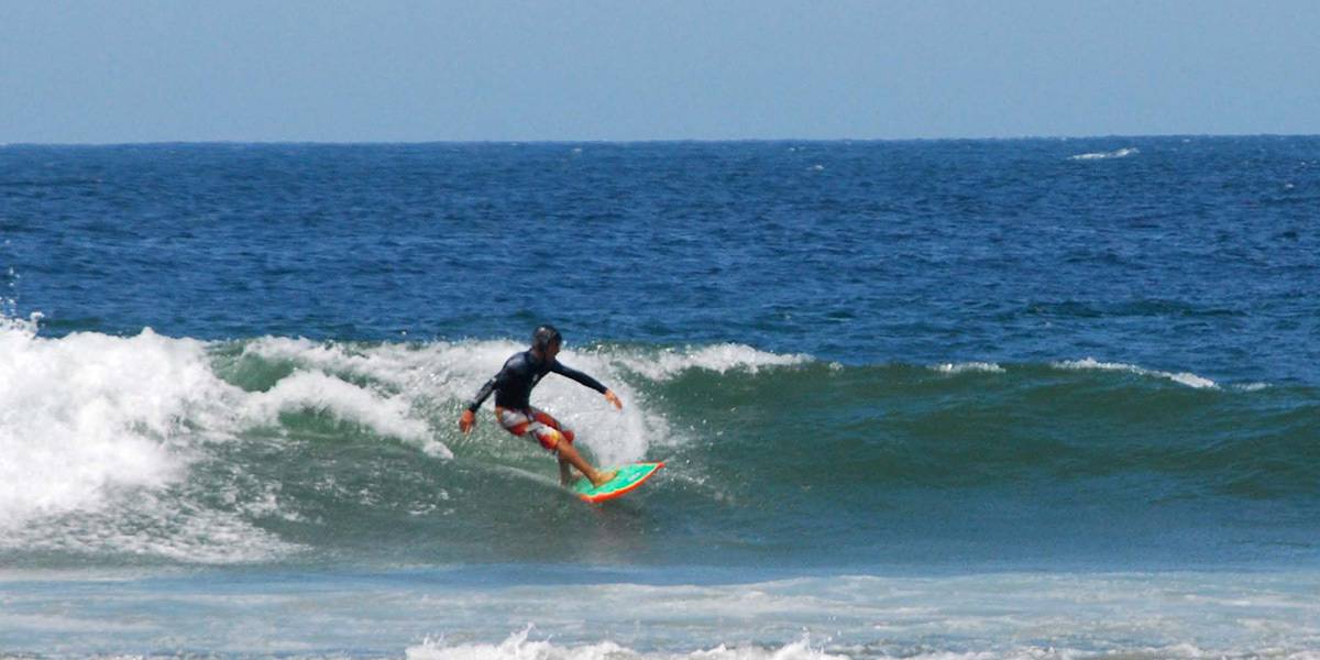 surfing in peru