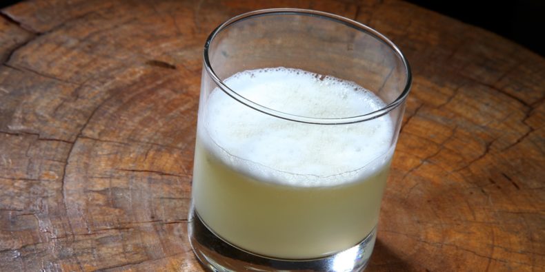 vaso corto de pisco sour