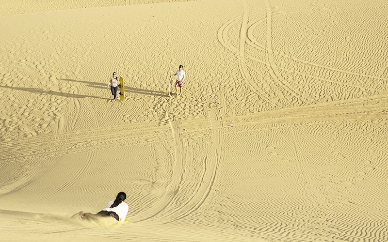 sandboarding-tour-huacachina