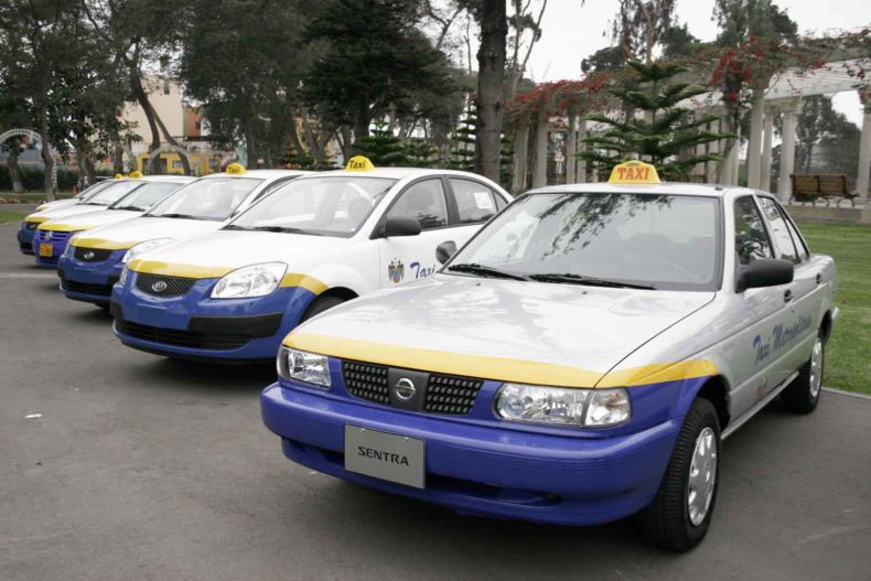 tomando taxis en Perú