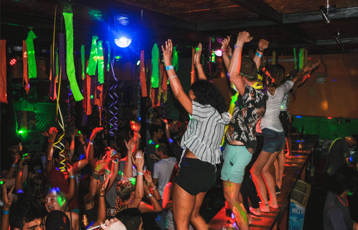 fiesta en mancora - wild rover hostel